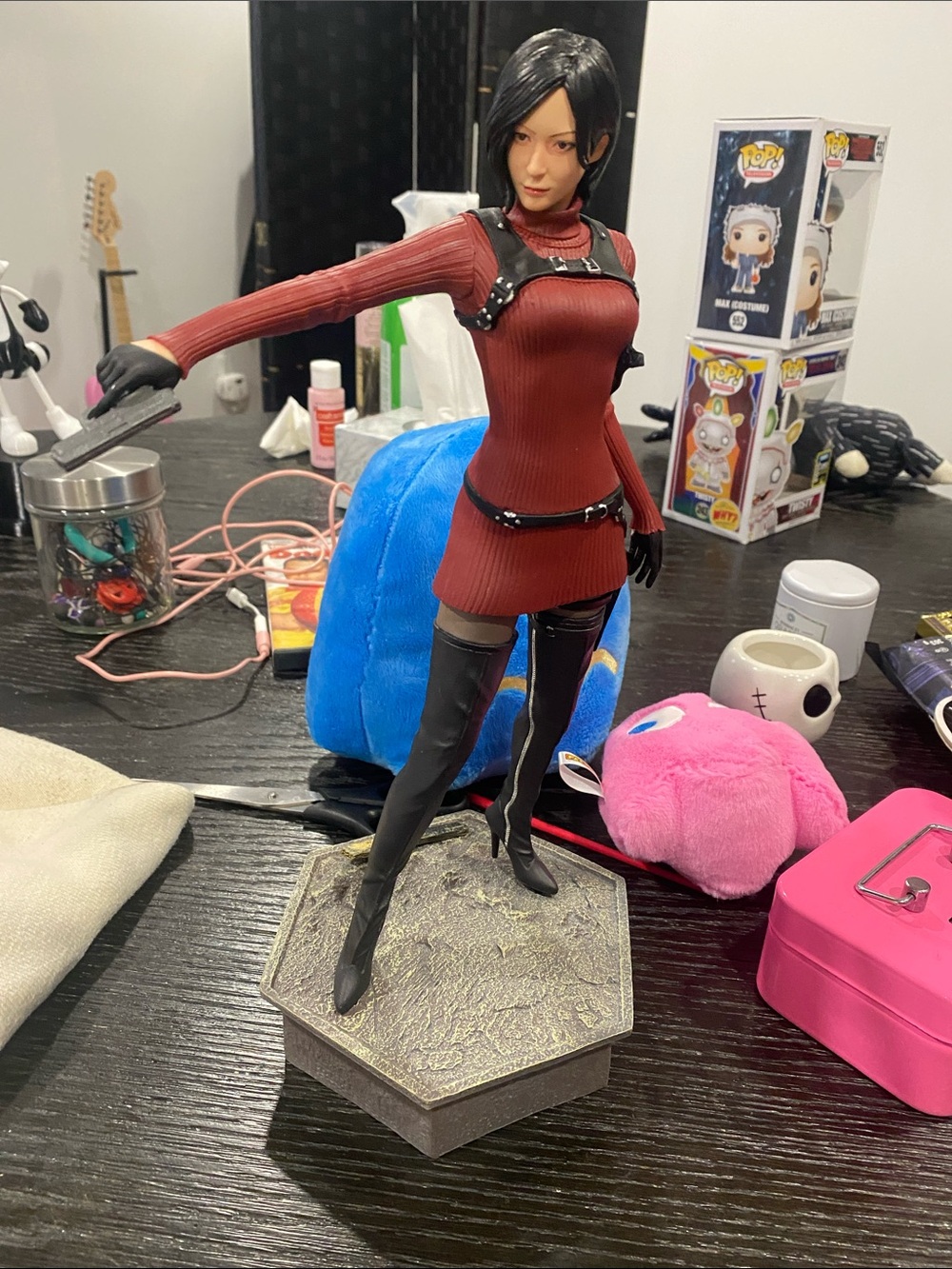 Resident evil 4 Ada Wong statue